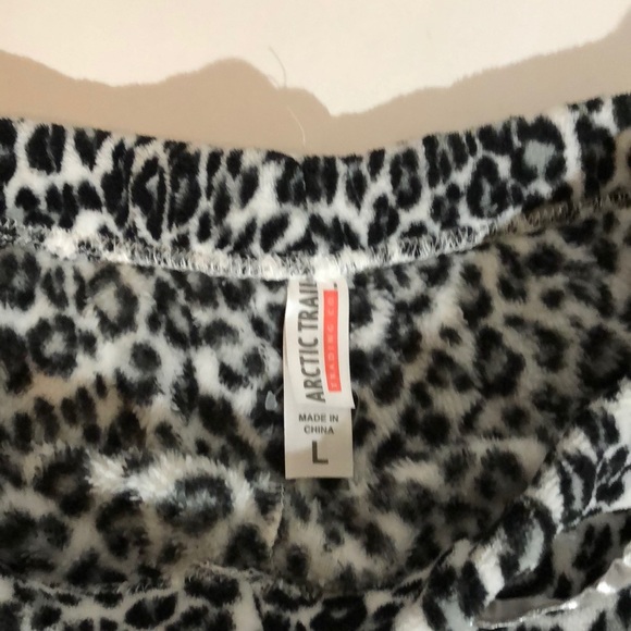 Artic Trail Leopard Pajama Pants Large - Picture 2 of 3